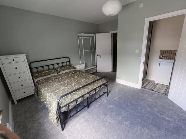 Large Double Ensuite great Location! Main Photo