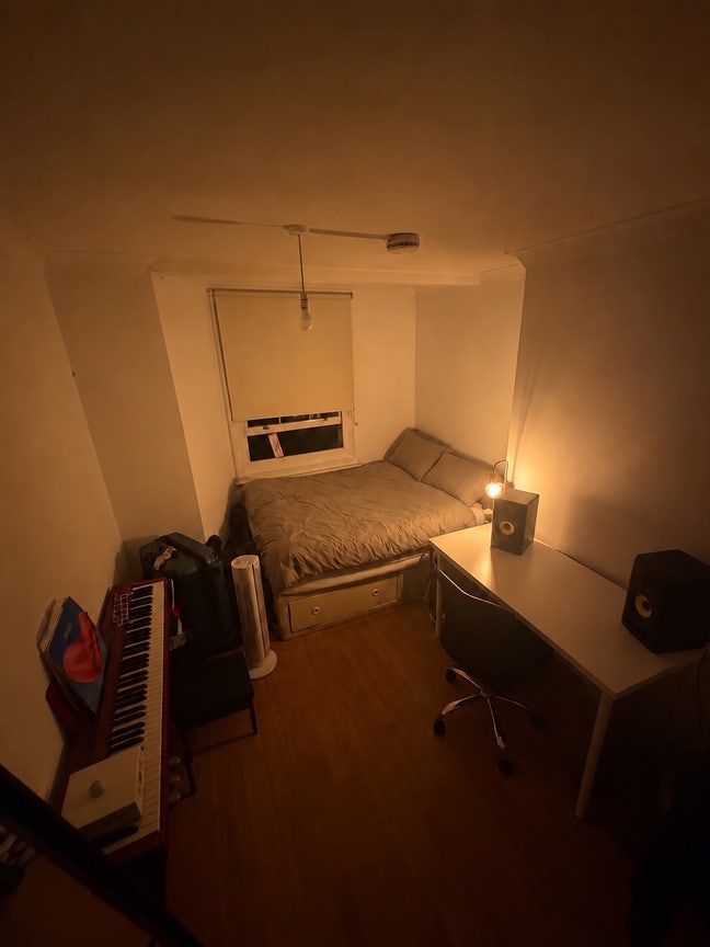 Spacious Double in well located Whitechapel Main Photo