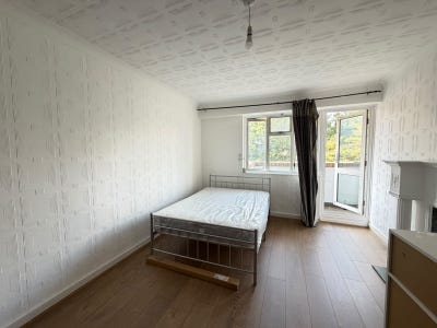 Spacious 4 Bedrooms Available Now in Whitechapel  Main Photo