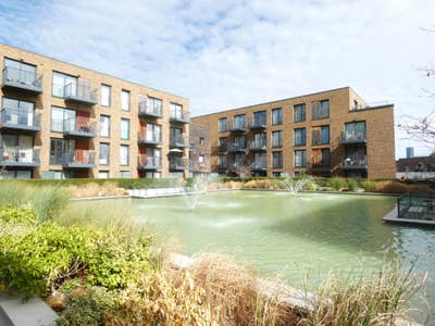 Stunning 2 bed, 2 bath, gym, concierge SE16 Main Photo