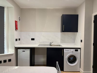 Ground floor self-contained studio flat in South H Main Photo