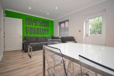 Double Room in Student House | Bills Included Main Photo