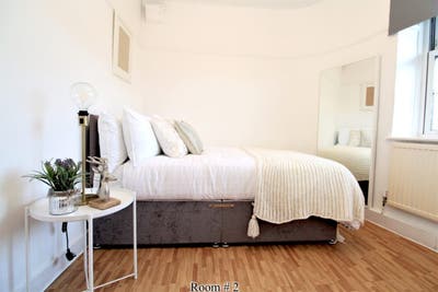 Furnished Double Room to Let: in London W12 Main Photo