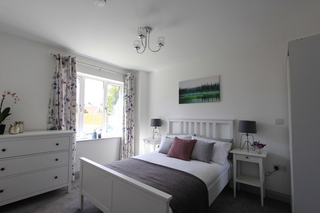 All Bills Included + Ensuite -Elizabeth Court Main Photo