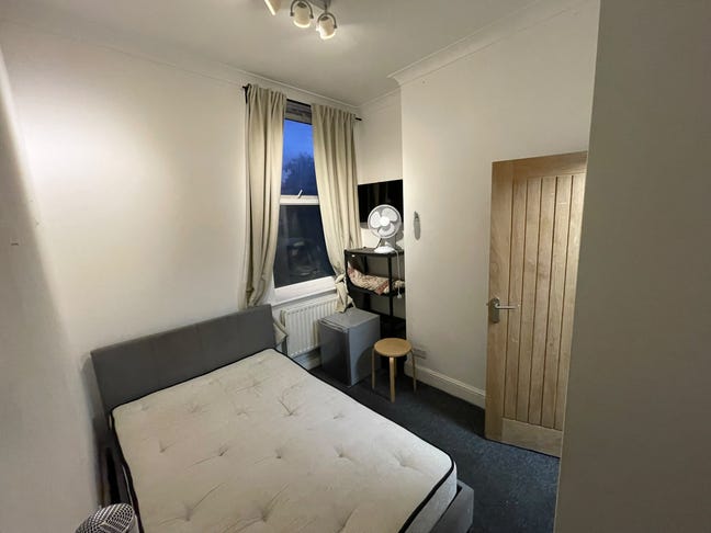 Furnished Double Room with Private En-Suite  Main Photo