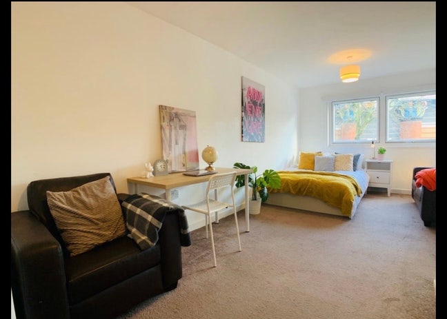 Spacious Double Room: Move-in 4th November Main Photo