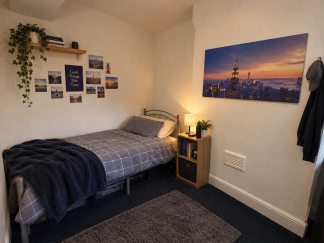 Double & Single rooms to rent - Forest Fields, NG7 Main Photo
