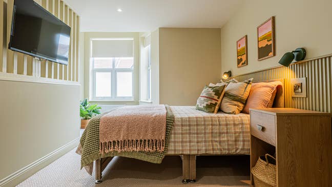✨ Newly Refurbished ✨Extra Large Room  Main Photo