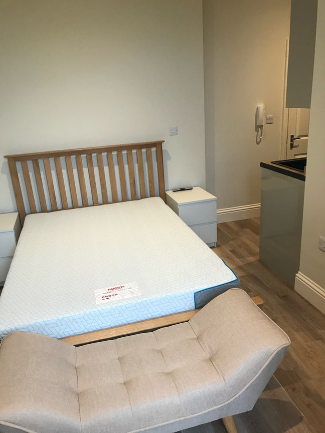 Quality studio accommodation available  Main Photo