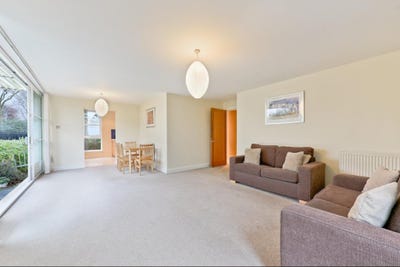 London Airport/ Royal Docks whole flat available!  Main Photo