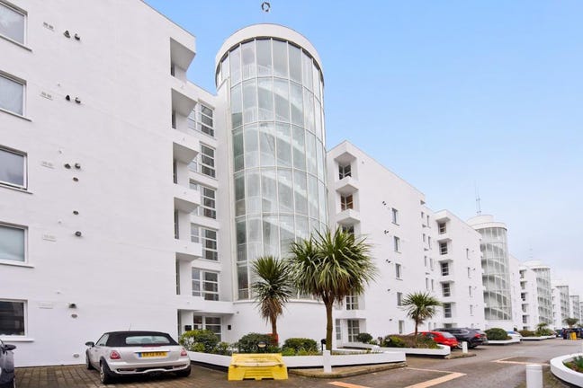London Airport/ Royal Docks whole flat available!  Main Photo