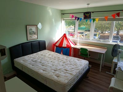 Bright Double Room in Raynes Park  Main Photo