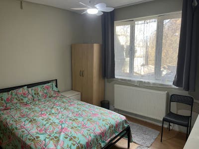Lovely Double in Flat 5 mins to Plaistow Main Photo