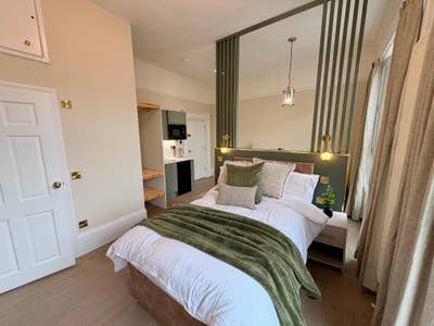 4 Stylish Ensuites — Bills Included — Gloucester Main Photo