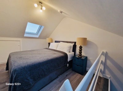 Very Spacious double room at a modern house RH1  Main Photo
