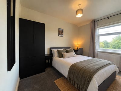 Brand New Refurbished Double Bedroom - 4 Bed House Main Photo