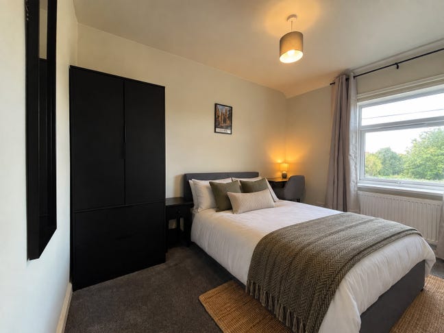 Brand New Refurbished Double Bedroom - 4 Bed House Main Photo