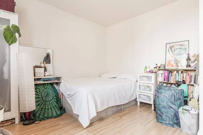 🏡🔥 Amazing 5-Bed Flat – Balcony Included! 🌿 Main Photo