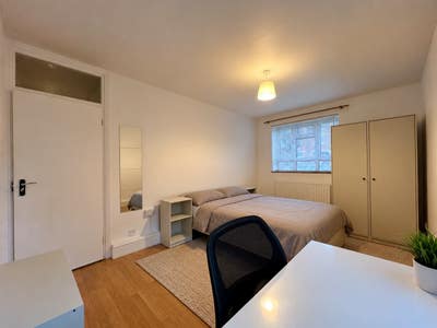 Amazing Double Room in Wimbledon  Main Photo