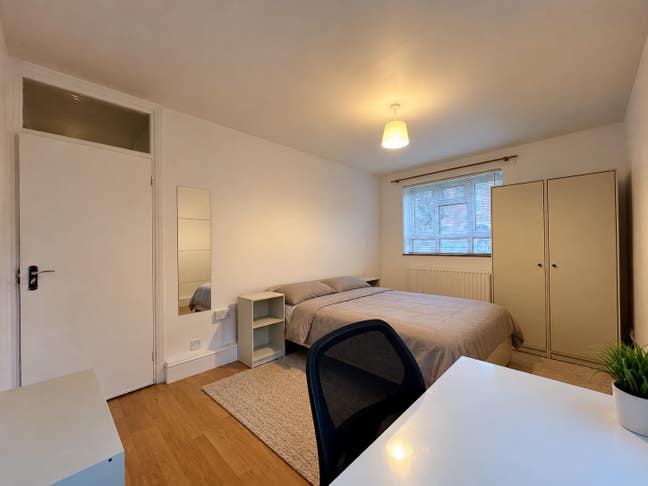 Amazing Double Room in Wimbledon  Main Photo