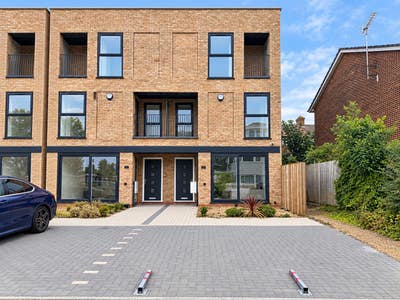 Brand-New 4-Bedroom House with 2 Parking Spaces Main Photo
