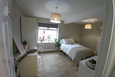 Stunning refurbished room all bills included Main Photo