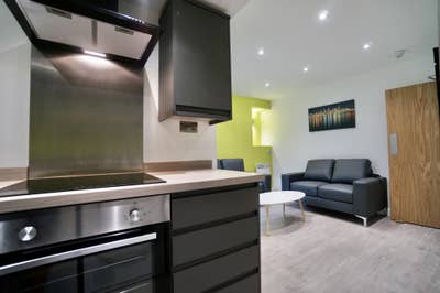 Modernised 4 bed HMO ideal for a group to share  Main Photo
