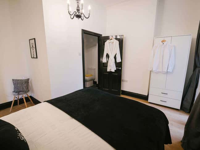 Beautiful Double Ensuite - Beaumont Road Main Photo