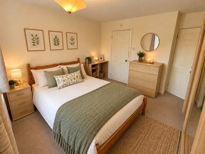 En-suite double room all bills incl detached house Main Photo