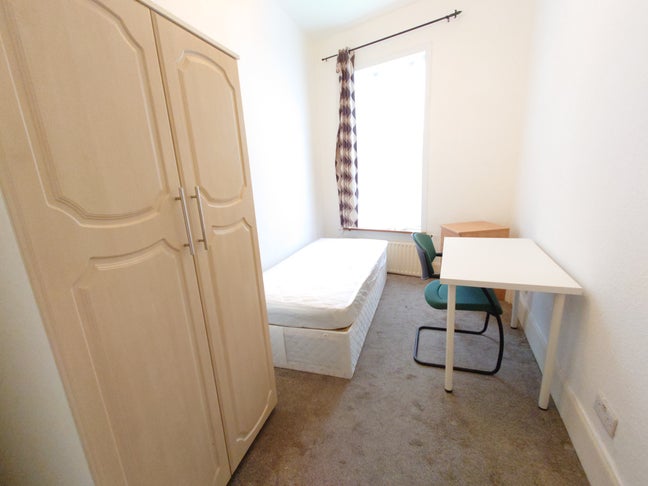 Good size single room close to Hendon Central tube Main Photo