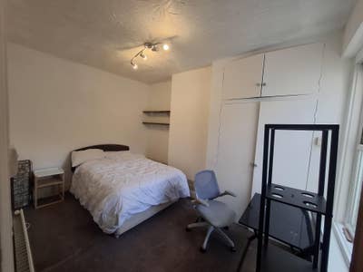 2 Double Rooms in Kingswood &pound;590 Bills Included Main Photo