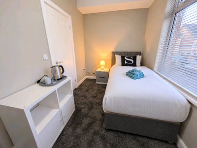 X1 Ensuite Room on Bae's Doorstep - Ideal Location Main Photo