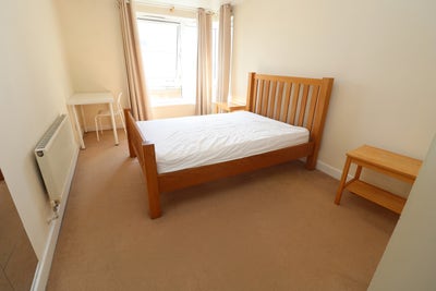 Female Preferred 3 Beds Flat - Premium LocationE14 Main Photo