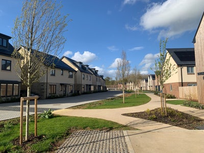 Double room w/ ensuite available in eco town Main Photo