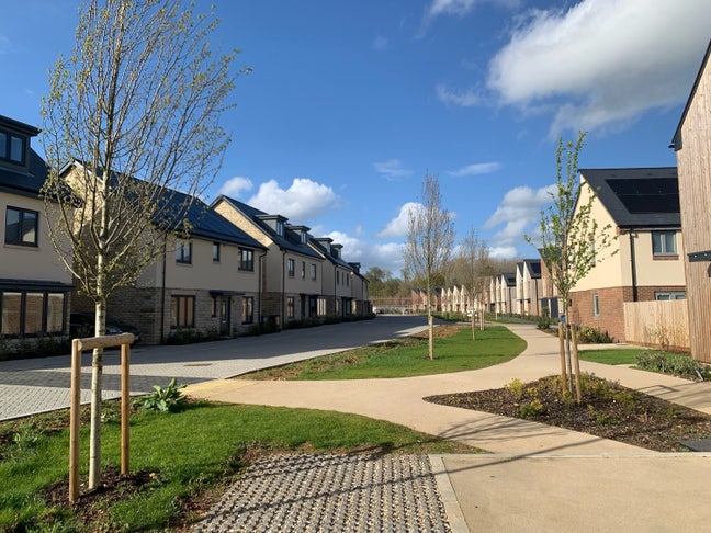 Double room w/ ensuite available in eco town Main Photo