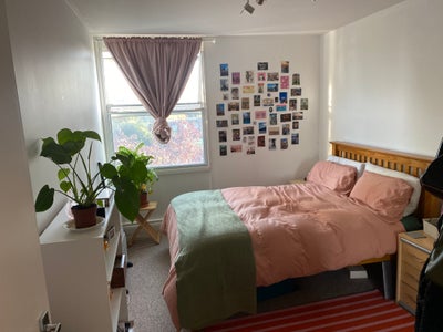 20s Female- En-suite Double-with another 20sFemale Main Photo