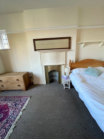 Large, bright single room in quiet place Main Photo