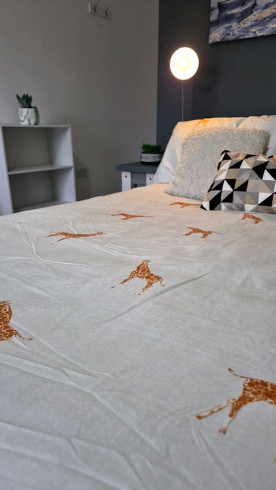 Ensuite Rooms Available in Quiet Flat-Gillingham! Main Photo