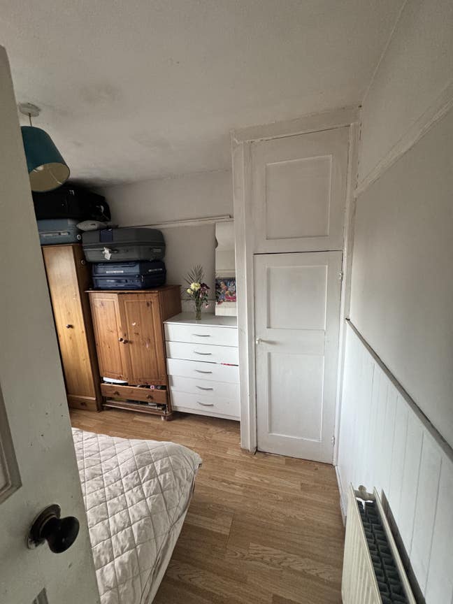 Double bed room available Main Photo