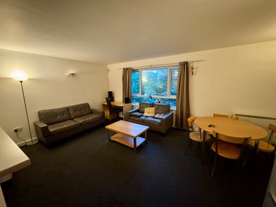 2 Bed Flat - Spacious Room Available - M14 Main Photo