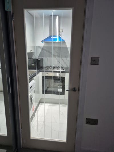 1 studio room available Main Photo
