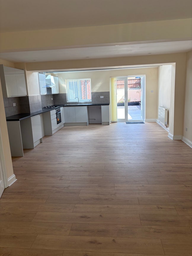 Spare Room in House Main Photo
