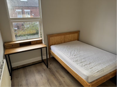 Double Bedroom available in Headingley  Main Photo
