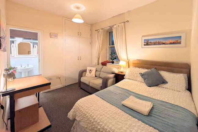 Ensuite rooms nr town centre, parking Main Photo
