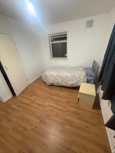 Large room in Hounslow west. Bills + wifi included Main Photo