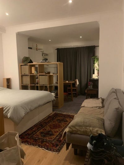Fully Furnished flat with en suite kitchen, garden Main Photo