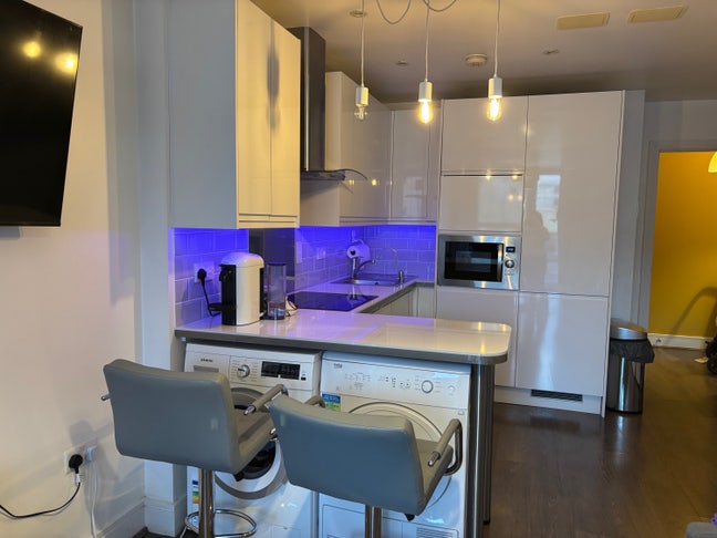 2 spare rooms in a convenient and modern flat  Main Photo