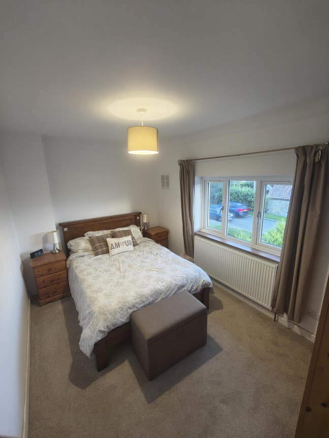 Furnished double bedroom in Geddington Main Photo