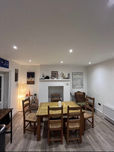 Bright double room in great three bedroom flat Main Photo