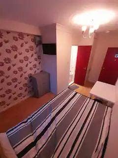 Double  Studio Ensuit with Bills &pound;950 Main Photo